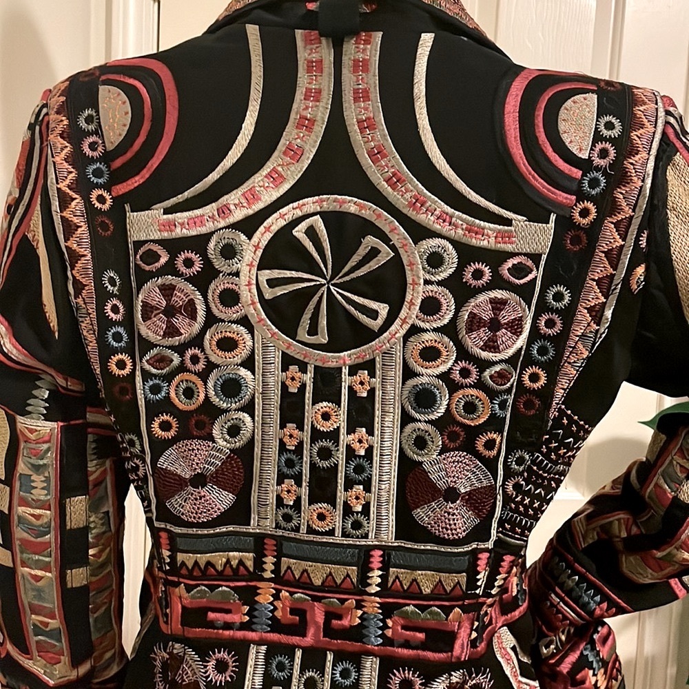 Embroidered Black Patterned Long Trench Coat - Picture 5 of 7